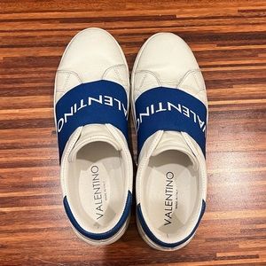 VALENTINO SNEAKER. Size 8.